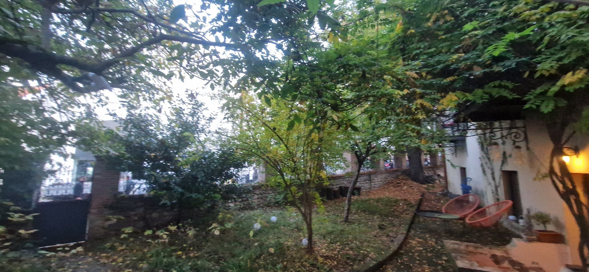 galleryPage.captions.garden-path
